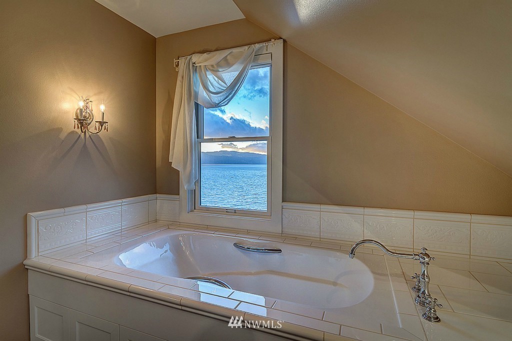 804 Fieldston Road Bellingham, WA 98225 - Photo 16 of 25 a bathroom with a tub and a window
