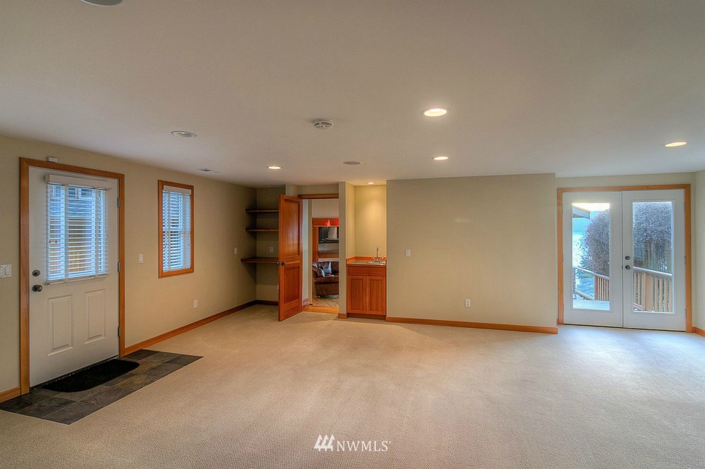 804 Fieldston Road Bellingham, WA 98225 - Photo 23 of 25 a view of an empty room with closet and a window
