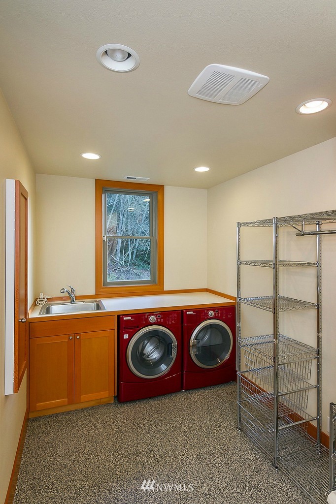 804 Fieldston Road Bellingham, WA 98225 - Photo 25 of 25 a utility room with dryer and washer