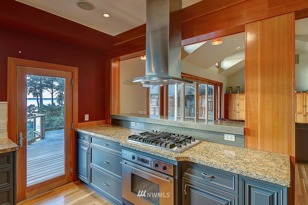 804 Fieldston Road Bellingham, WA 98225 - Photo 9 of 25 a kitchen with stainless steel appliances granite countertop a stove and a granite counter tops