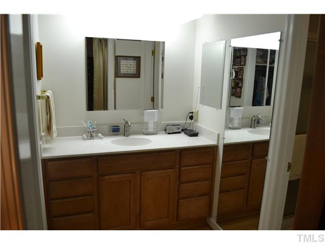 5712 Edgedale Drive Raleigh, NC 27612 - Photo 14 of 23 Master Bath/Spa