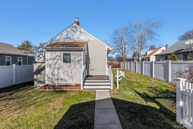 $3,200 | 105 A Muncy Avenue, West Babylon, NY 11704