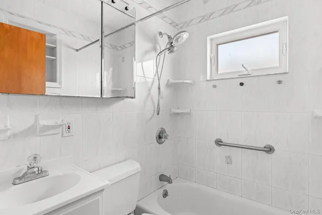 $3,200 | 105 A Muncy Avenue, West Babylon, NY 11704