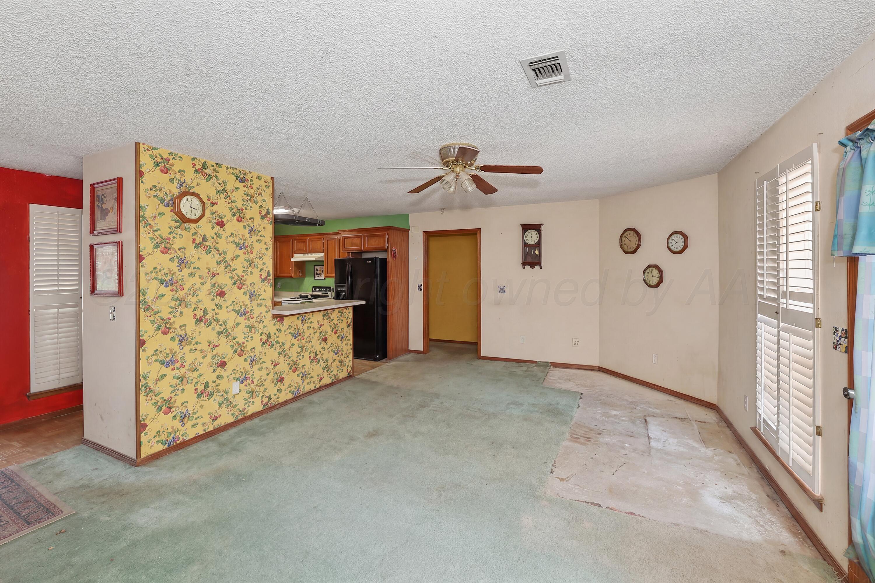 1001 Sterling Drive Amarillo, TX 79110 - Photo 7 of 25 6-Living Area-Empty