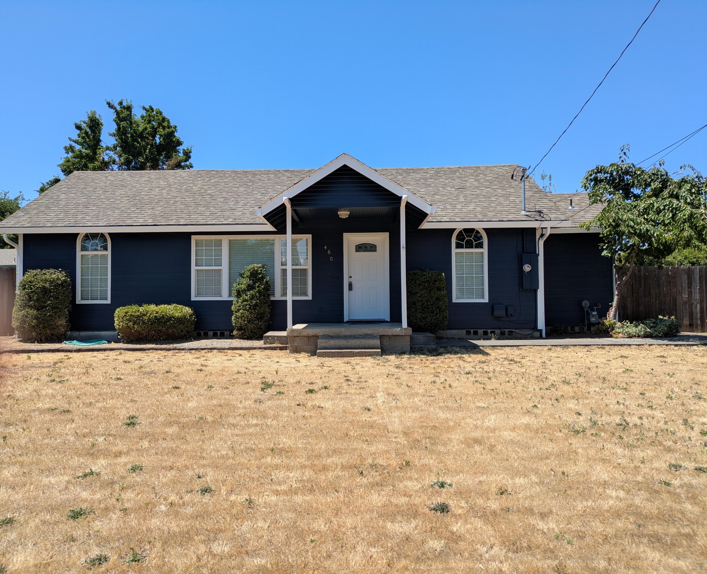 460 Freeman Road Central Point, OR 97502 - Photo 1 of 10 a front view of a house with a yard