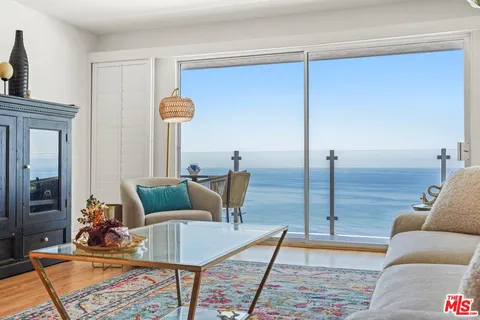 $1,495,000 | 18203 Coastline Drive, Unit 4, Malibu, CA 90265
