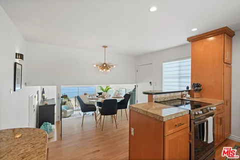 $1,495,000 | 18203 Coastline Drive, Unit 4, Malibu, CA 90265