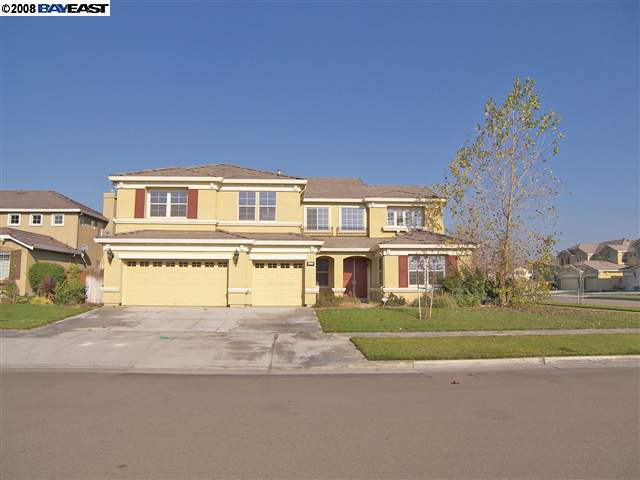 515 Lan Way Ripon, CA 95366 - Photo 1 of 1 a front view of a house with a garden