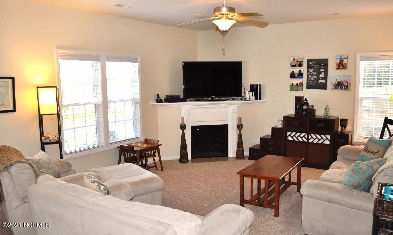 206 Rudolph Lane Hubert, NC 28539 - Photo 8 of 22 Living room