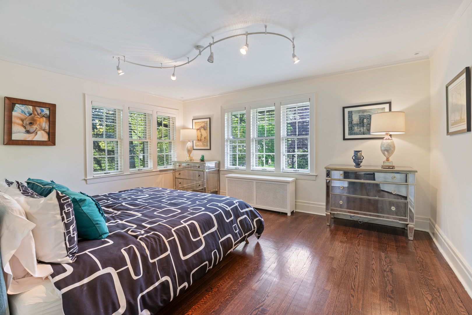 600 Ash Street Winnetka, IL 60093 - Photo 21 of 30 a bedroom with a bed and a large window