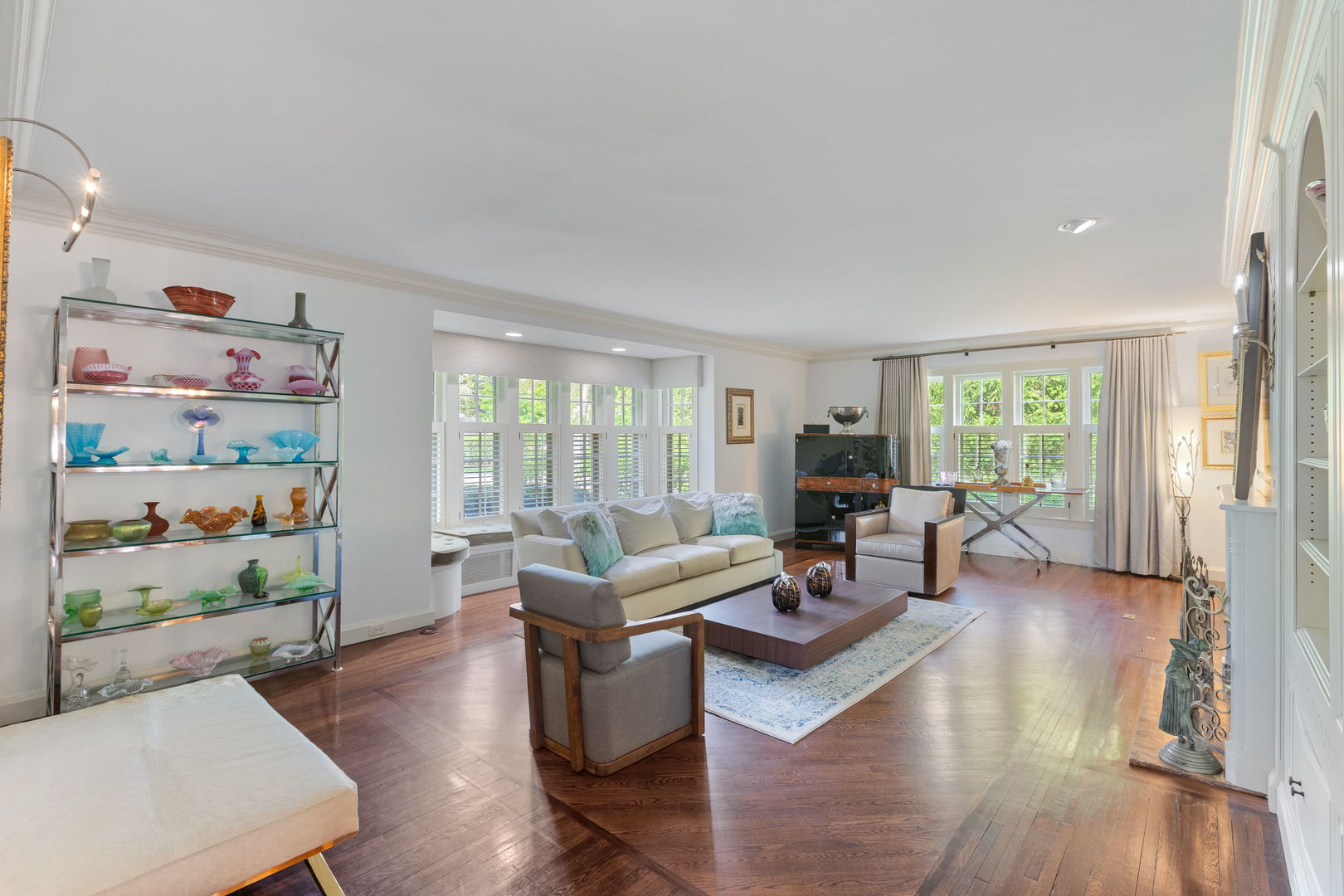 600 Ash Street Winnetka, IL 60093 - Photo 5 of 30 a living room with furniture and a wooden floor