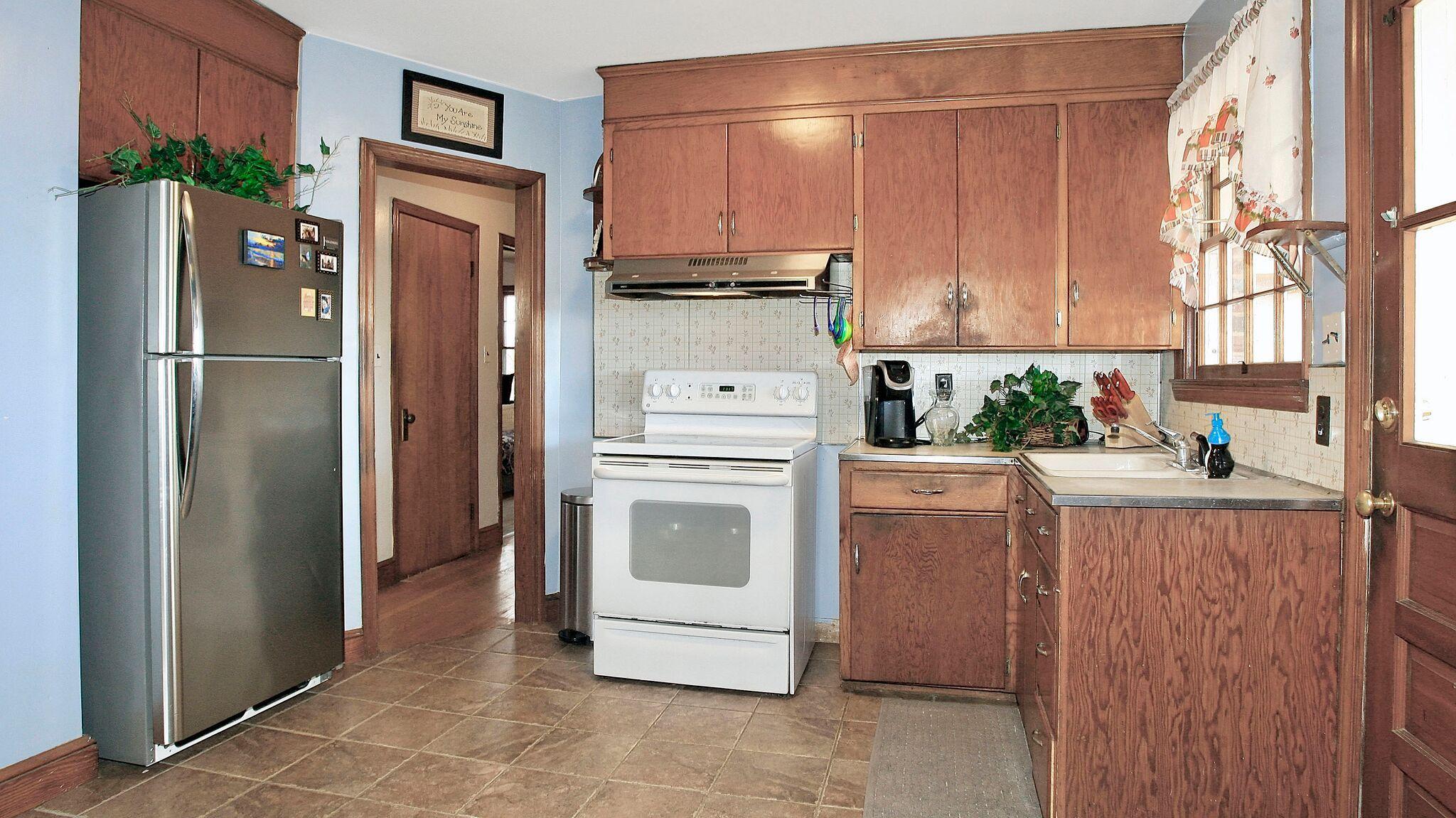 11012 Moneta Road Moneta, VA 24121 - Photo 11 of 27 kitchen