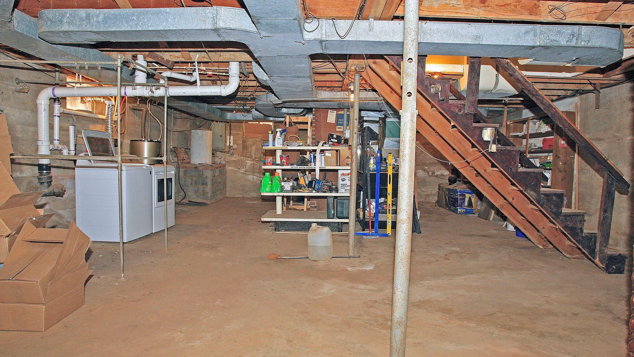 11012 Moneta Road Moneta, VA 24121 - Photo 22 of 27 basement
