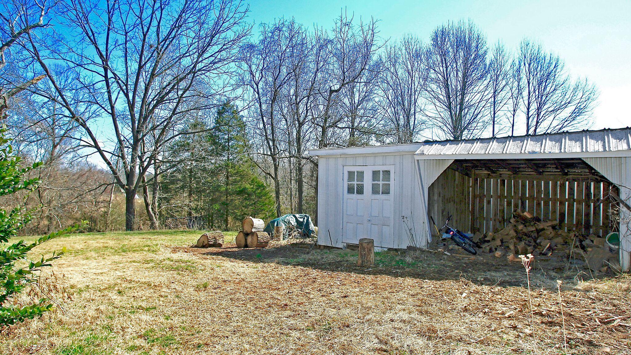 11012 Moneta Road Moneta, VA 24121 - Photo 27 of 27 backyard