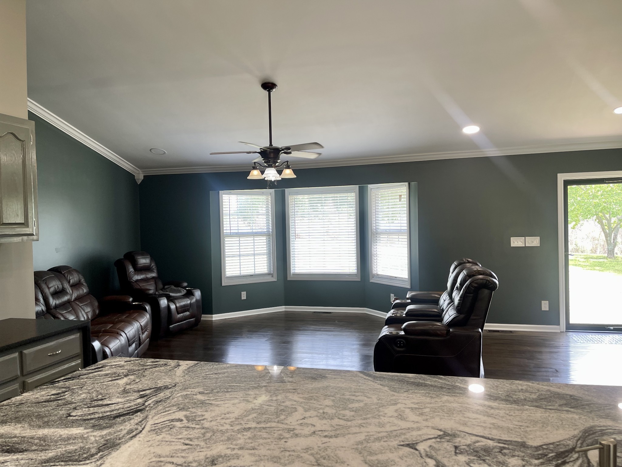 1213 West Point Road Lawrenceburg, TN 38464 - Photo 11 of 37 a living room with furniture