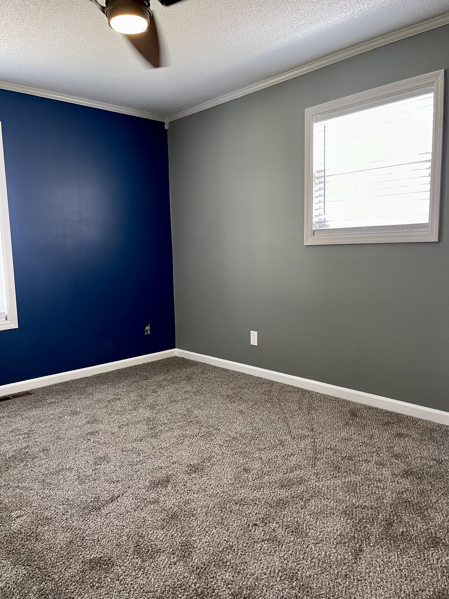 1213 West Point Road Lawrenceburg, TN 38464 - Photo 24 of 37 an empty room with a window