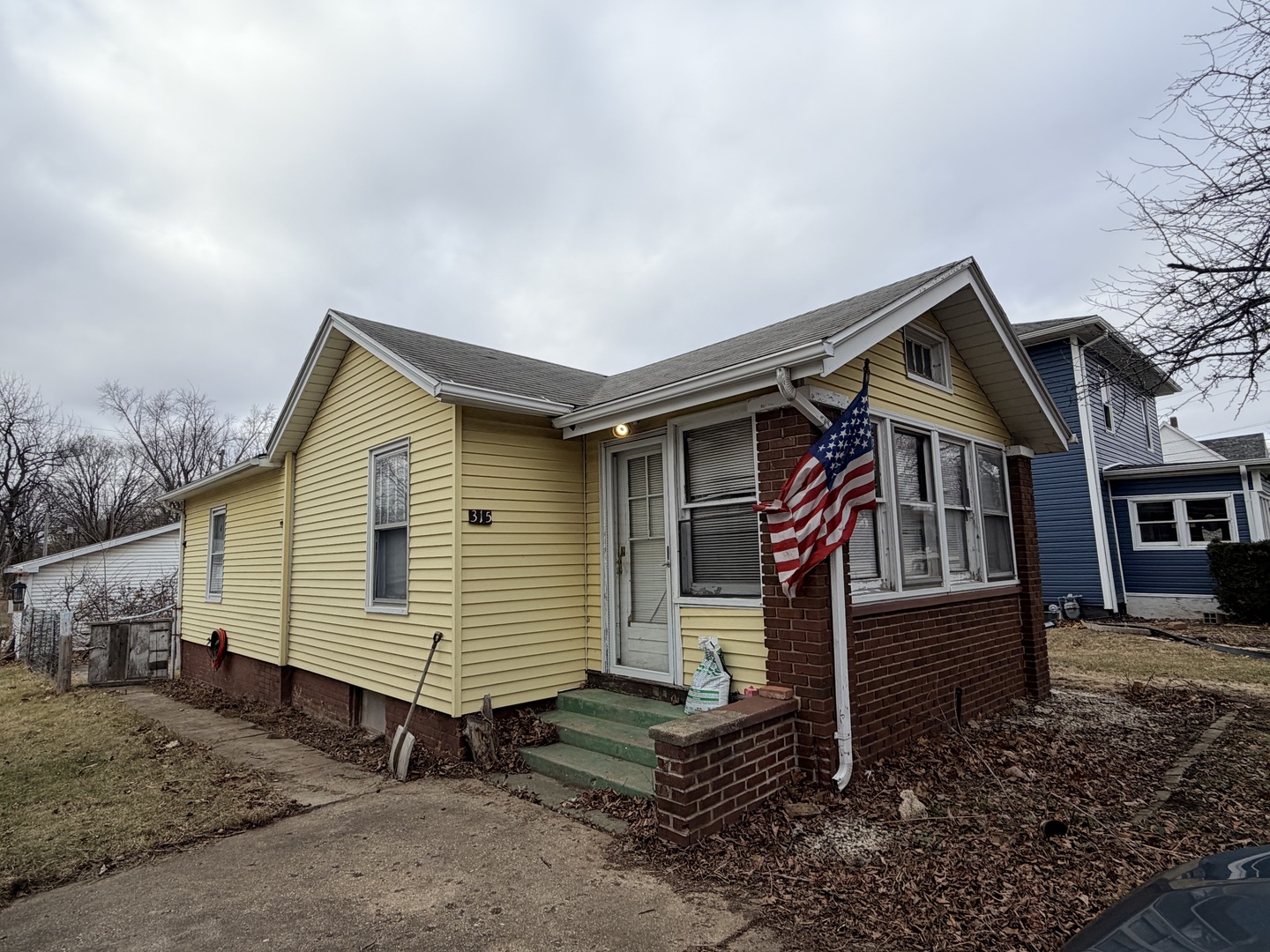 315 North Walnut Street Clinton, IL 61727 - Photo 1 of 3 a front view of a house with a yard