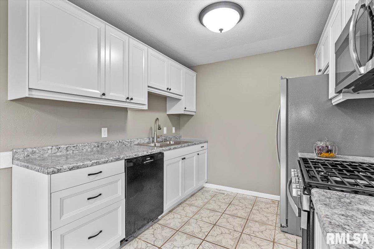 2409 Basil Drive Springfield, IL 62707 - Photo 9 of 31 Gallery Image 9