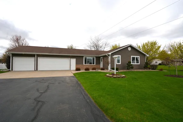 $414,900 | W5997 Garnet Drive, Appleton, WI 54915