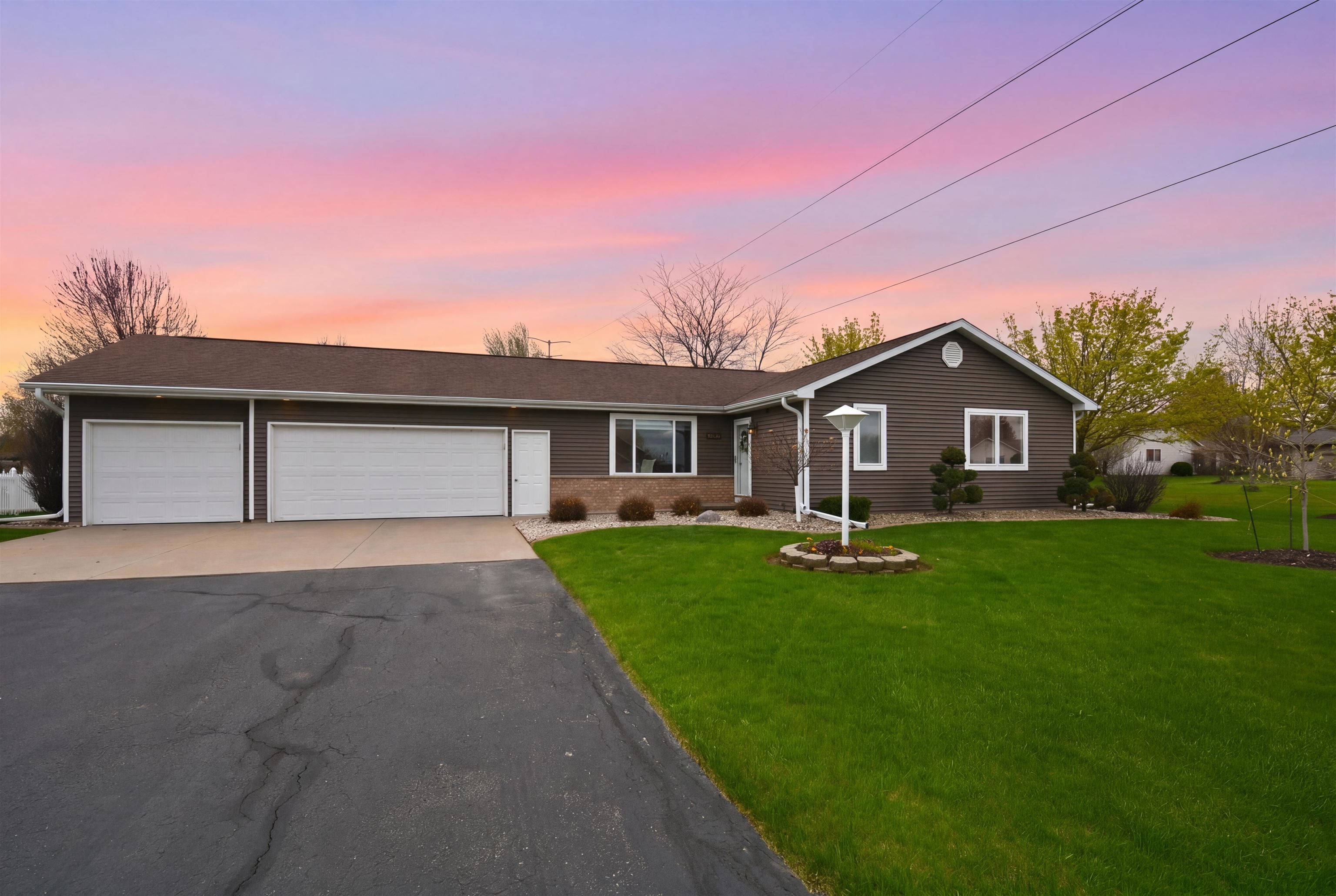 W5997 Garnet Drive Appleton, WI 54915 - Photo 2 of 58
