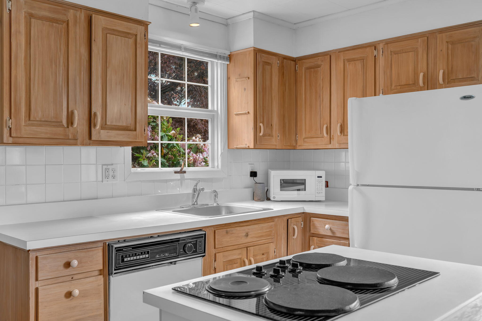 247 Island Road South Thomaston, ME 04858 - Photo 13 of 38 Island w/ Electric Cooktop