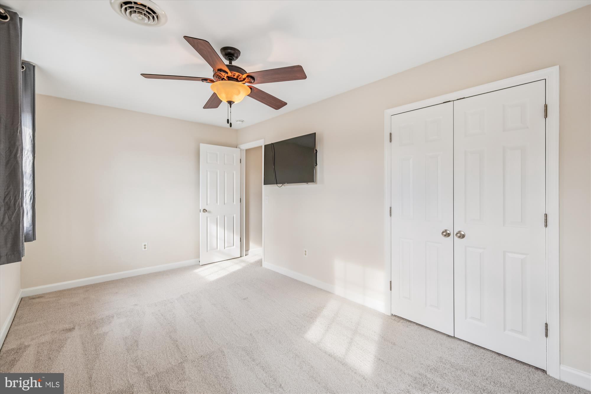 209 Webb Lane St. Michaels, MD 21663 - Photo 30 of 33 a view of empty room with ceiling fan