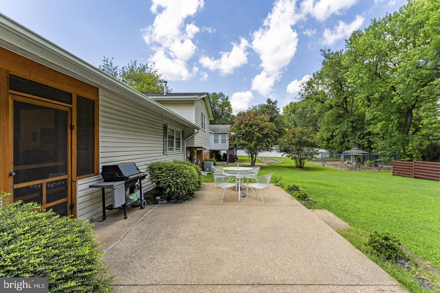 9904 Vale Road Vienna, VA 22181 - Photo 14 of 16 Gallery Image 14