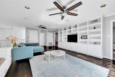 $999,000 | 43 Legend Lane, Houston, TX 77024