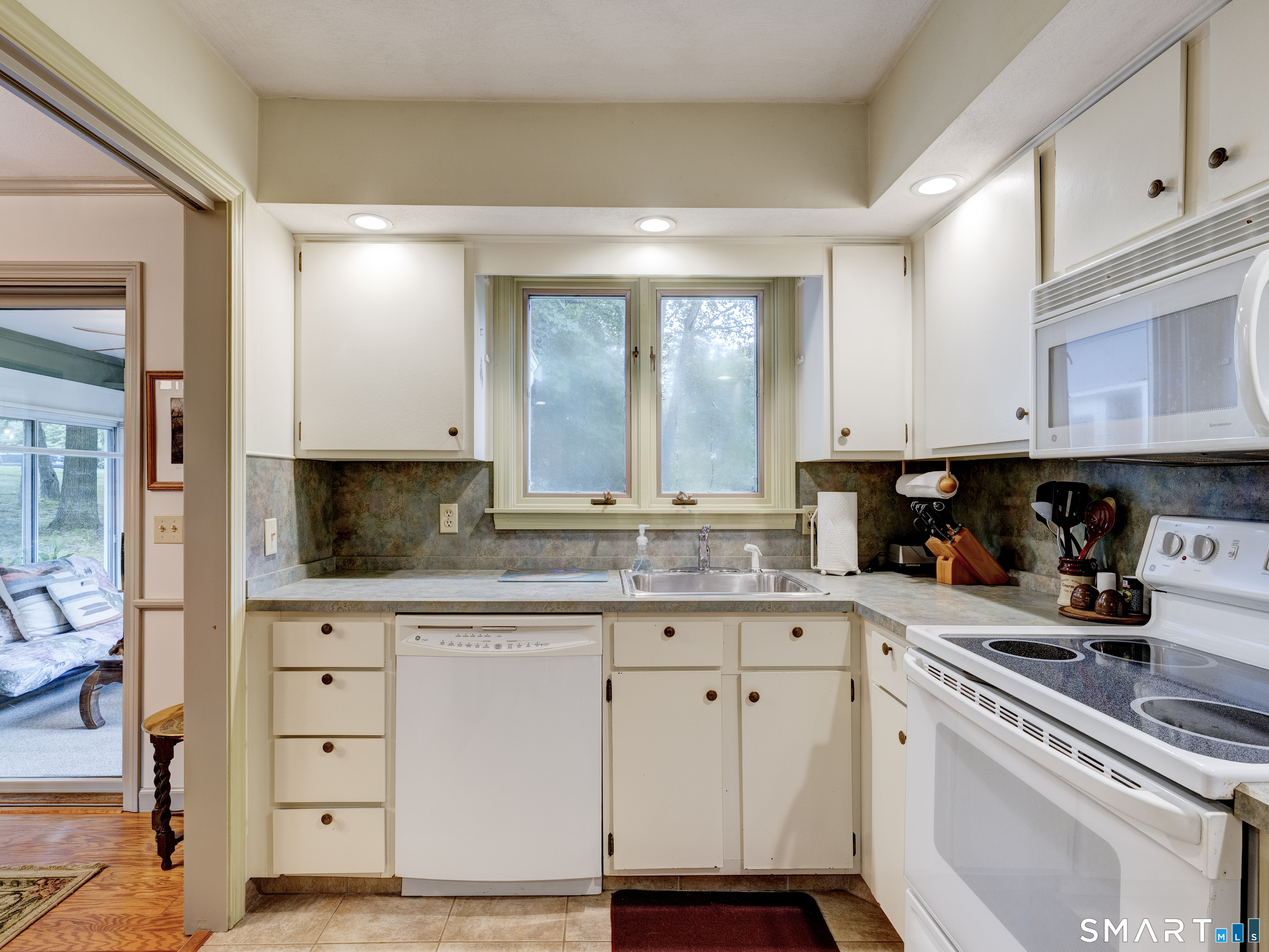 14 Hampshire Road, Unit 14 Madison, CT 06443 - Photo 5 of 18 Gallery Image 5