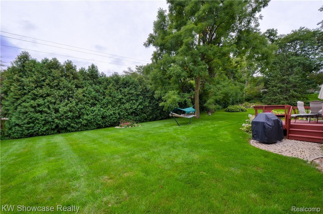35999 Smithfield Road Farmington, MI 48335 - Photo 28 of 28 35999 Smithfield HDR30.jpg