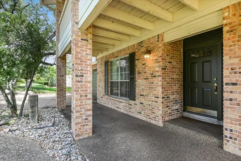 $1,095,000 | 2007 Plumbrook Drive, Austin, TX 78746