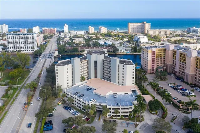 a view of a back yard