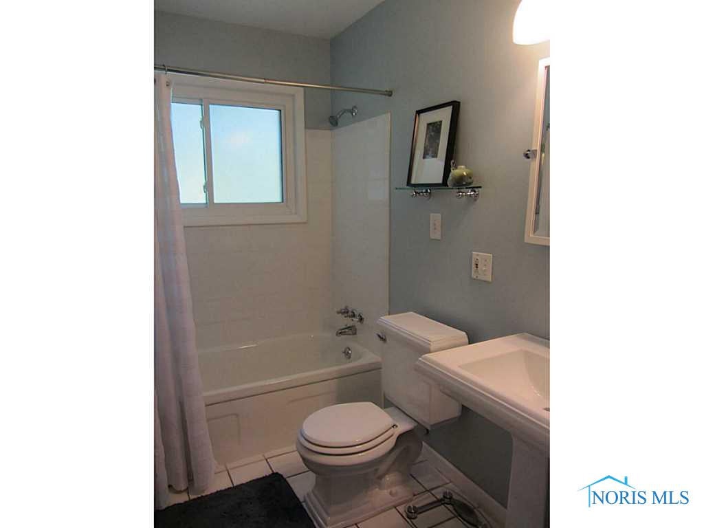 4923 Elmhurst Road Toledo, OH 43613 - Photo 11 of 16 Gallery Image 11