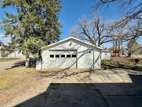 $185,000 | 404 2nd Street South, Wahpeton, ND 58075