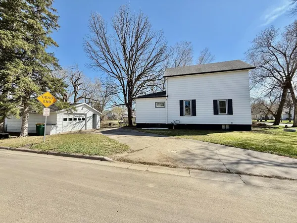 $185,000 | 404 2nd Street South, Wahpeton, ND 58075