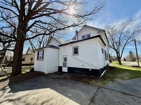 $185,000 | 404 2nd Street South, Wahpeton, ND 58075