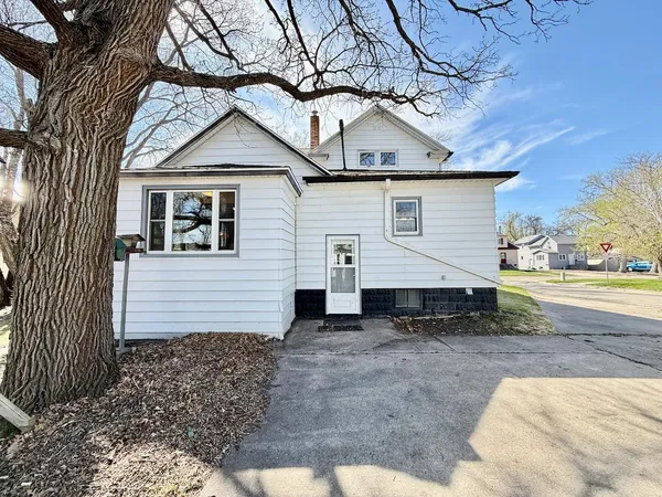 $185,000 | 404 2nd Street South, Wahpeton, ND 58075