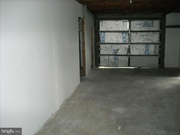 8 Upper Valley Road Christiana, PA 17509 - Photo 15 of 17 Garage