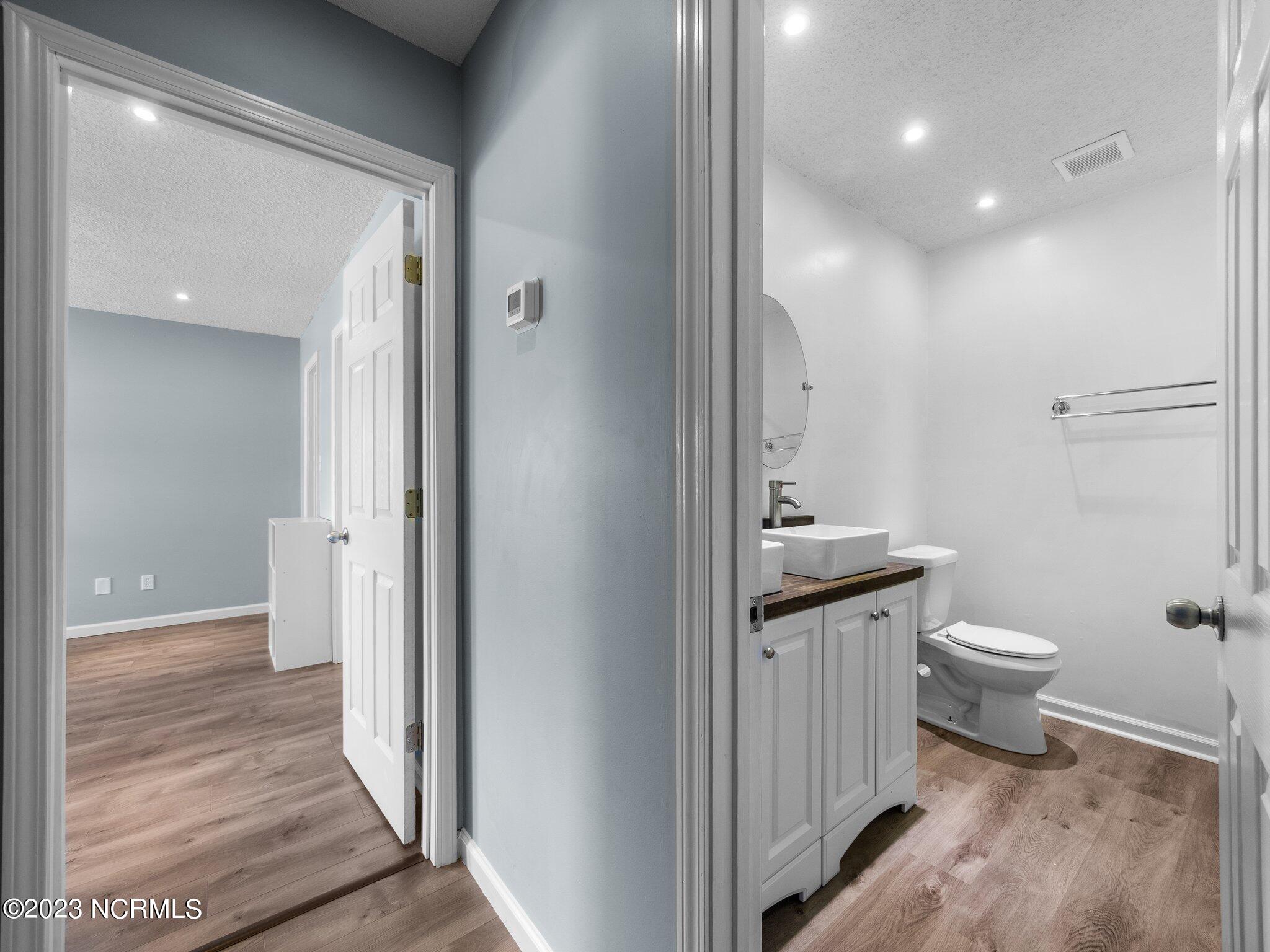 484 Sand Ridge Road Hubert, NC 28539 - Photo 40 of 46 Hall full bath