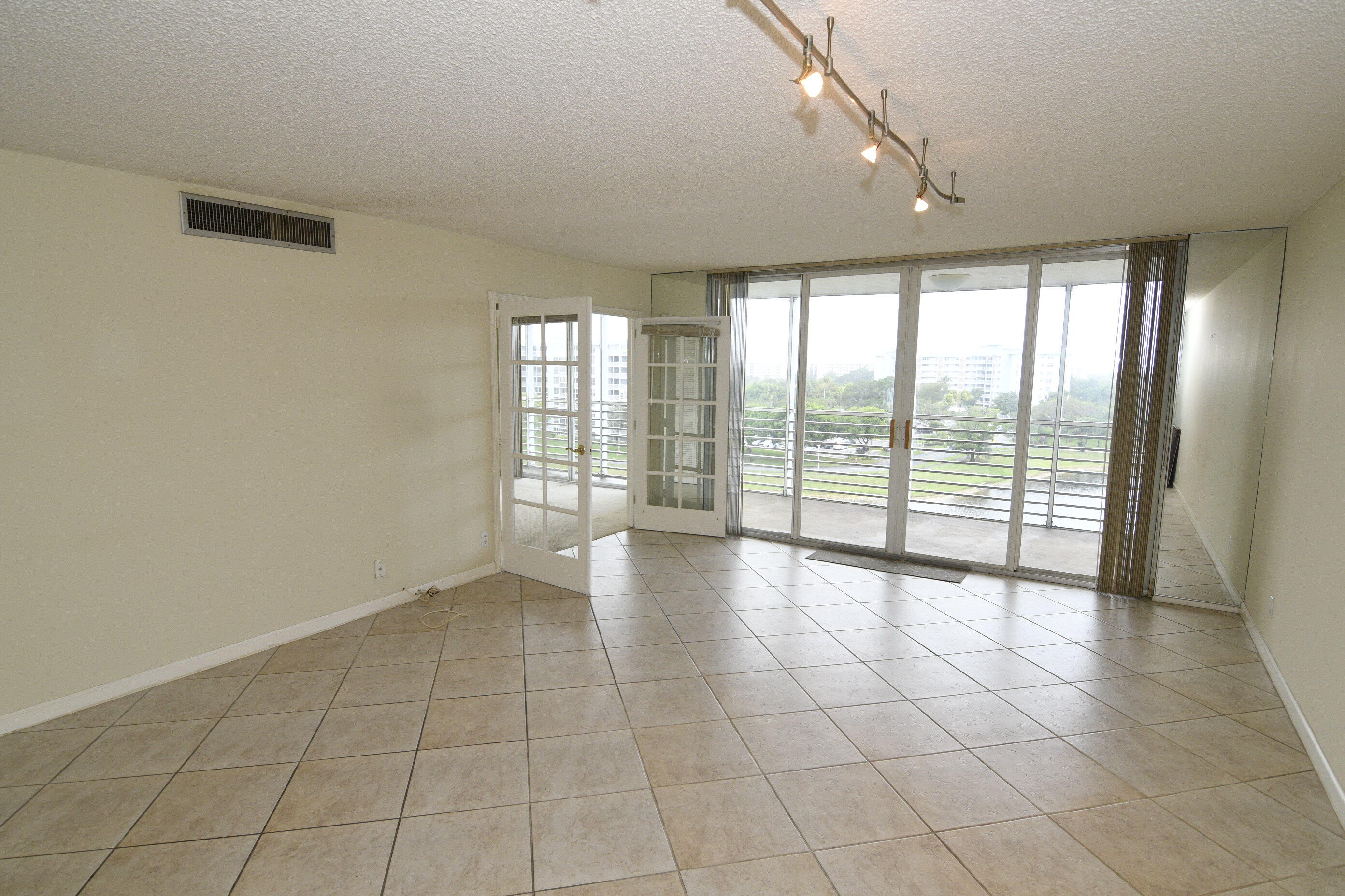 3095 North Course Drive, Unit 712 Pompano Beach, FL 33069 - Photo 8 of 35 _DSC0864