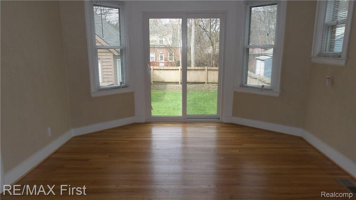 140 Chippewa Road Pontiac, MI 48341 - Photo 21 of 46 20170412_114627.jpg