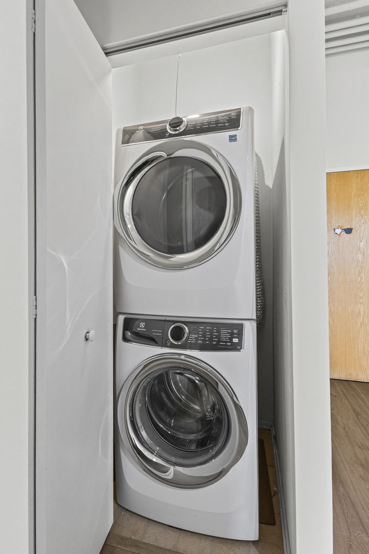1530 South State Street, Unit 431 Chicago, IL 60605 - Photo 11 of 15 a utility room with dryer and washer