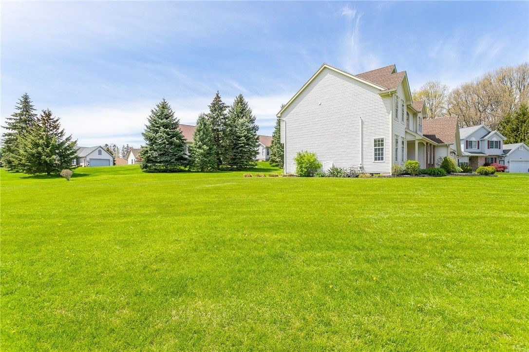 31 Glen Hollow Irondequoit, NY 14622 - Photo 2 of 38