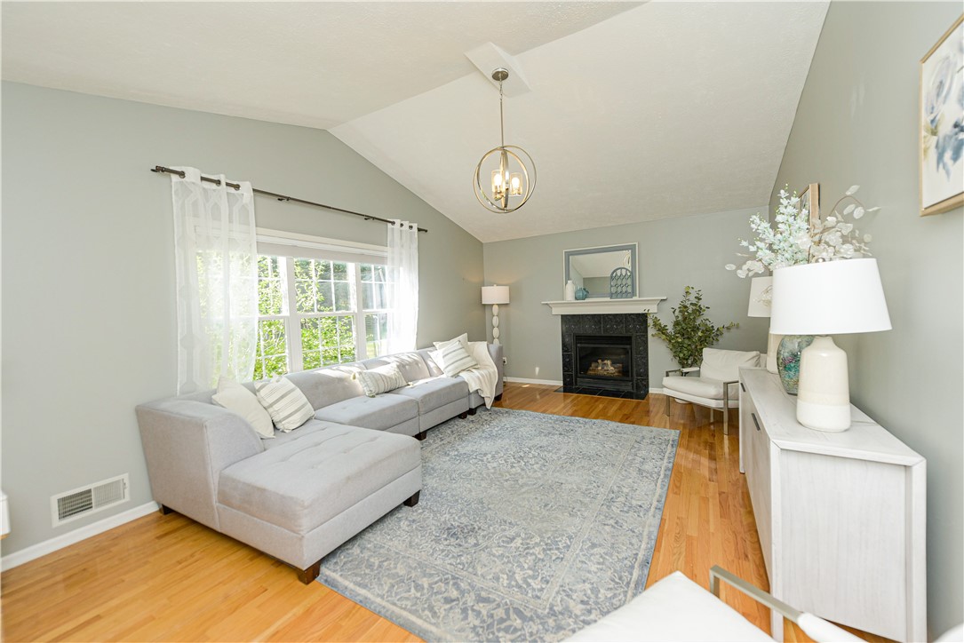 31 Glen Hollow Irondequoit, NY 14622 - Photo 7 of 38