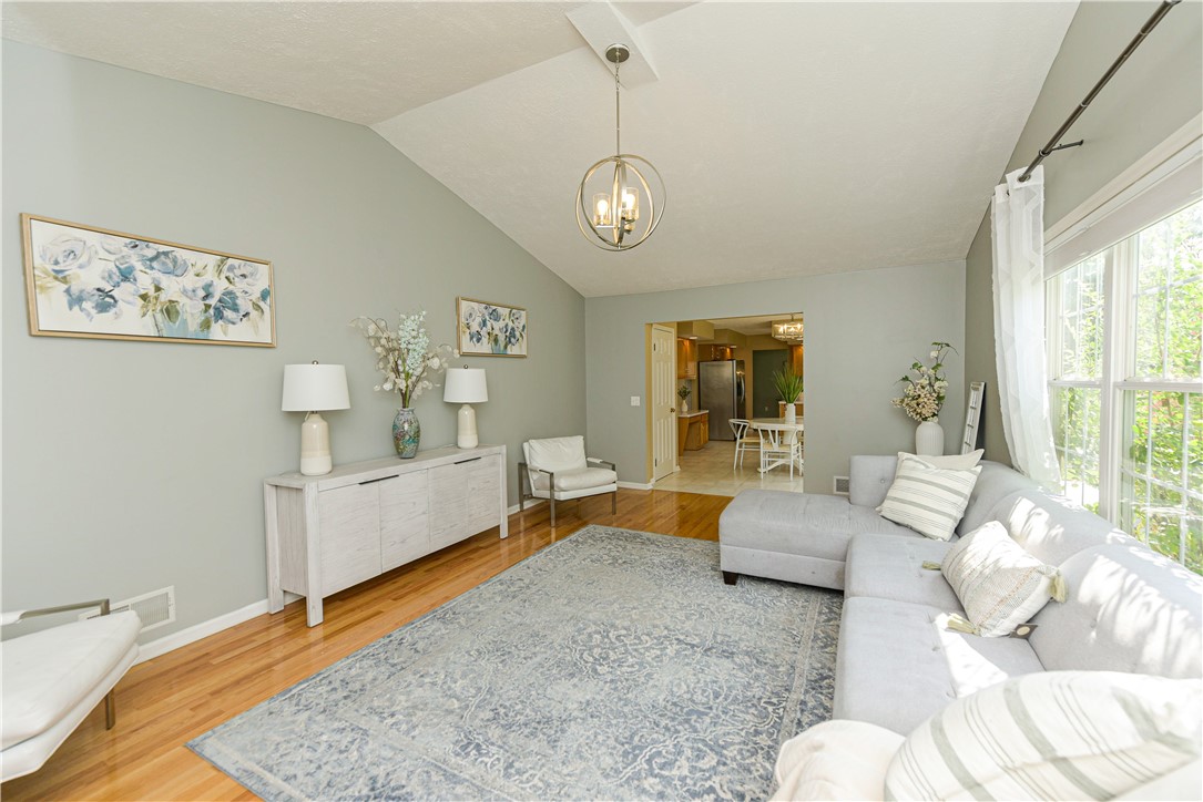 31 Glen Hollow Irondequoit, NY 14622 - Photo 9 of 38