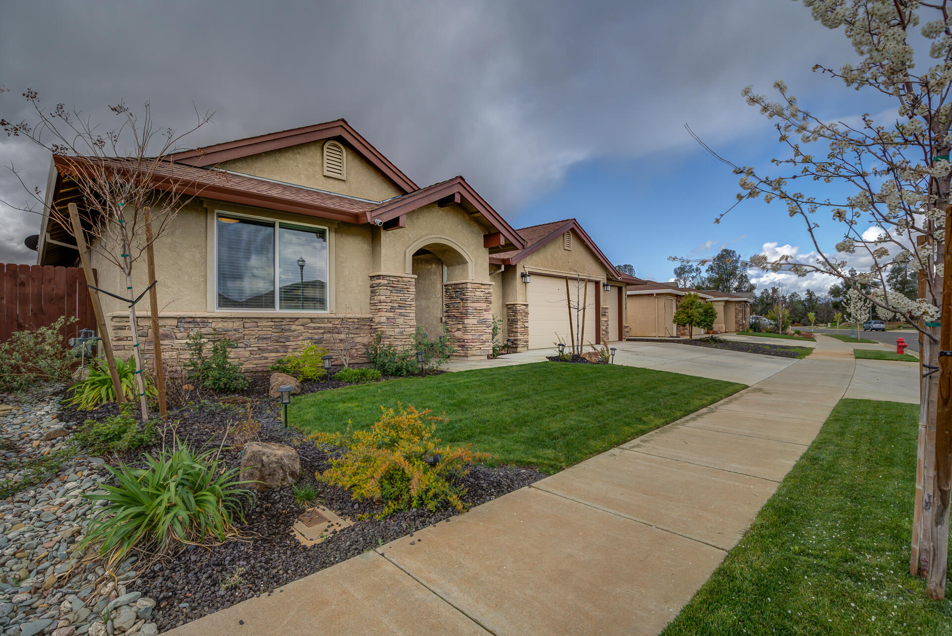 3233 Lemurian Road Redding, CA 96002 - Photo 3 of 39 3233LemurianRoad_038