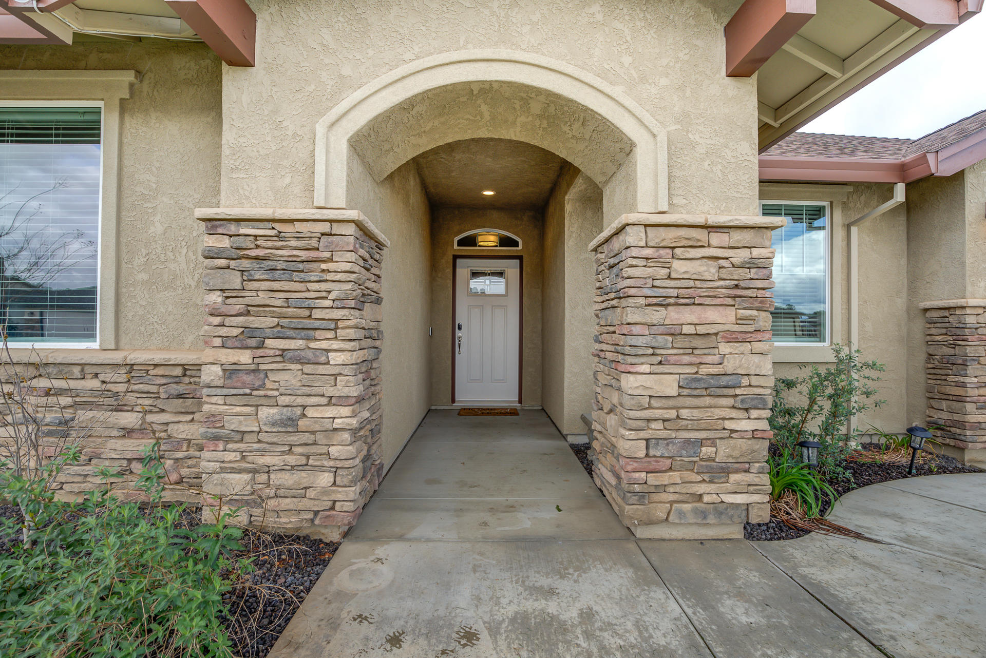 3233 Lemurian Road Redding, CA 96002 - Photo 4 of 39 3233LemurianRoad_039