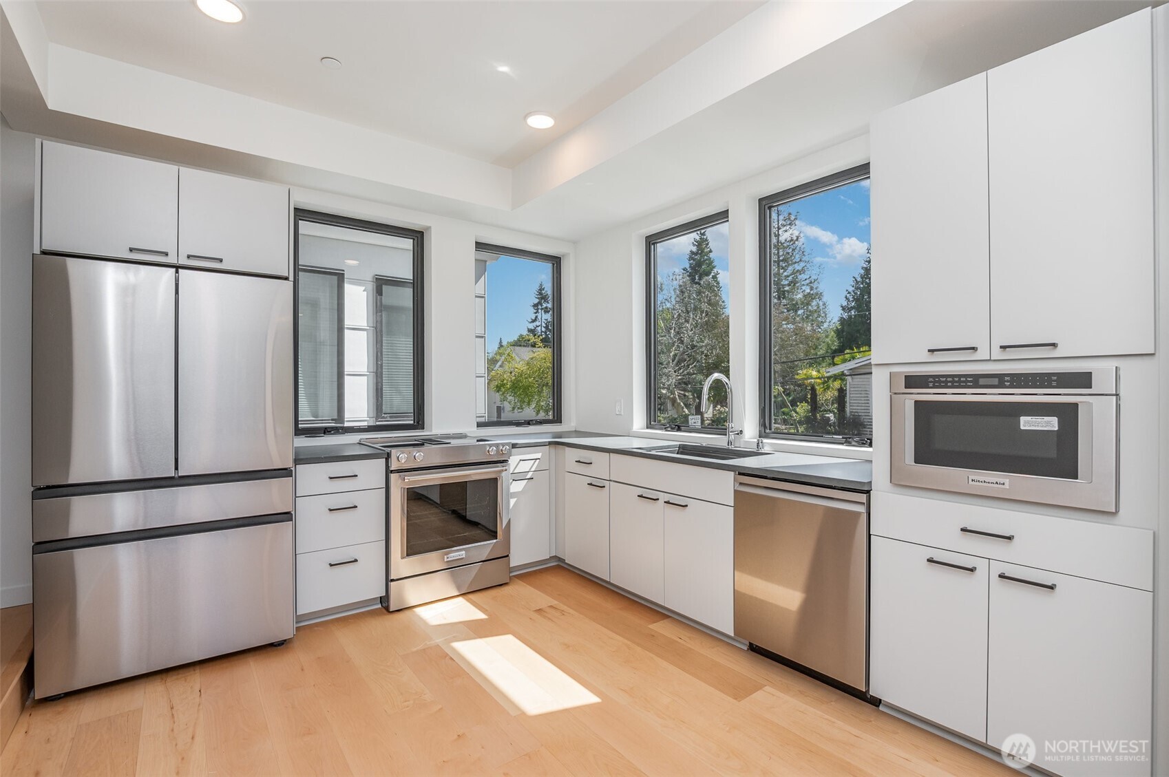 4214 Southwest 100th Street Seattle, WA 98136 - Photo 8 of 18 Gallery Image 8