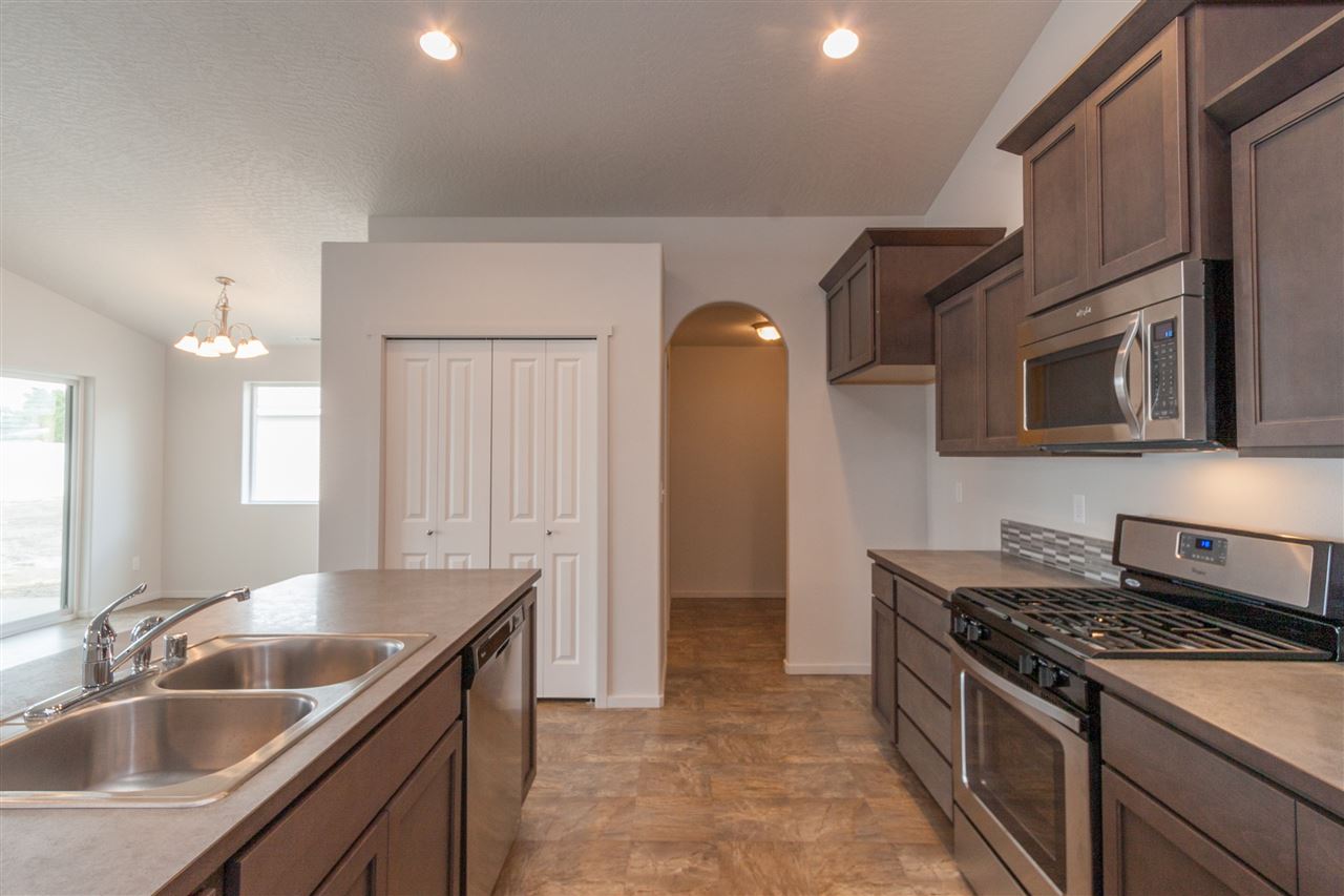 6713 Chumani Road Cheney, WA 99004 - Photo 7 of 19