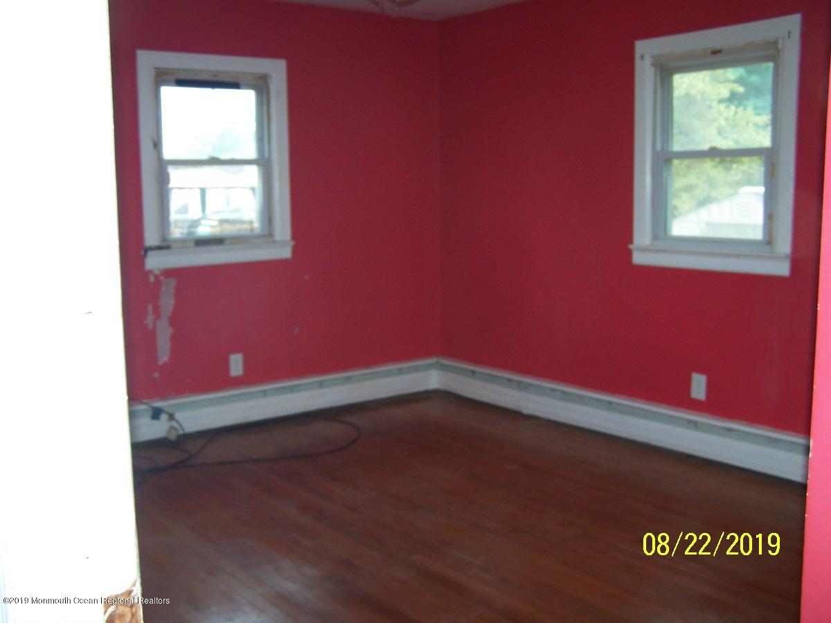 93 County Road Cliffwood, NJ 07721 - Photo 11 of 17 000_6220